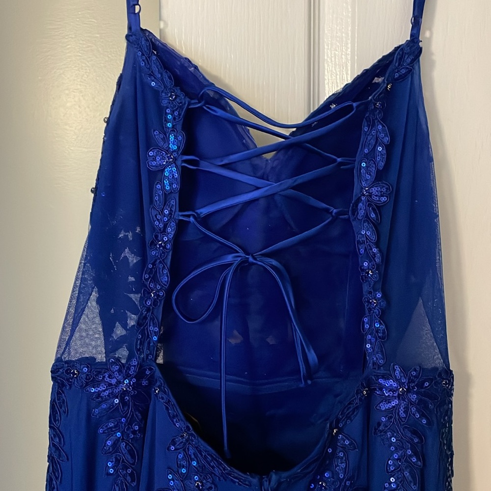Beautiful Prom Dress - Picture 5 of 7